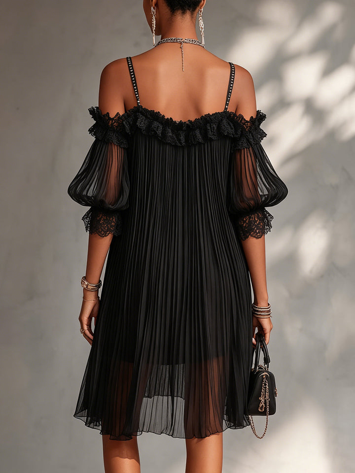 VICTORIA | Mini vestido Negro de Chifón con Hombros Descubiertos y Detalle de Encaje